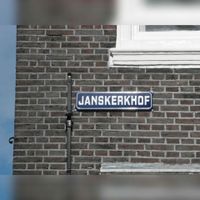 Straatnaambord 'Janskerkhof' te Utrecht in 2021. Foto: Sander van Scherpenzeel.
