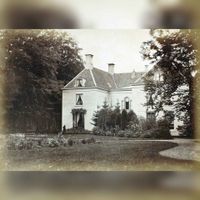 Zicht op de achterzijde van het huis Nieuw-Amelisweerd in 1880. Bron: Het Utrechts Archief, catalogusnummer: ... .