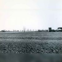 Gezicht op het gebied tussen boerderij De Steenen Poort en de Houtensewtering voor de aanleg van de 4-baans noordwestelijke Rondweg in 1980-1983. Bron: Regionaal Archief Zuid-Utrecht (RAZU), 353.
