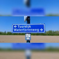Het straatnaambord 'Tuurdijk' (links) richting 't Goy en 'Watertorenweg' (rechts) richting Werkhoven in 2022. Foto: Sander van Scherpenzeel.
