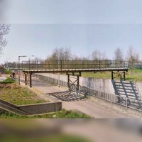 De bouw van de tijdelijke Lobbendijkbrug ter voorbereiding van de spoorverdubbeling aan de westkant van Houten. Hierop zou enige jaren het tracé van de Lobbedijk komen te liggen bij de noordelijke Rondwegtunnel bij Makebelijde. Bron: Regionaal Archief (RAZU), 033 237.