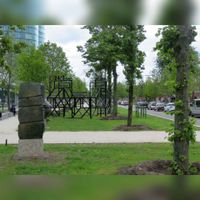 Gezicht op enkele beeldhouwwerken in het onlangs geopende beeldenpark (ook wel: beeldentuin) Croeselaan te Utrecht op maandag 27 mei 2019. Bron: Het Utrechts Archief, catalogusnummer: 844059.