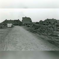 Huizen in aanbouw van de Notengaarde in de wijk De Weerwolf in augustus 1980. Bron: Regionaal Archief Zuid-Utrecht (RAZU), 353, 46673, 69.
