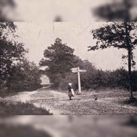 Gezicht op de zessprong van zandpaden in het gemengde bos te Lage Vuursche (gemeente Baarn) in 1905-1910. Bron: Het Utrechts Archief, catalogusnummer: 15125.