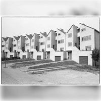 De Splitlevel woningen aan de Lupine-oord met rechts huisnummer 1 tot en met 13 in 1980. Foto: Jos Schalkwijk.