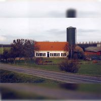 Boerderij Den Oord met graansilo en schuren aan de Beusichemseweg nr. 146, december 1991. Bron: Regionaal Archief, Zuid-Utrecht (RAZU), 353.