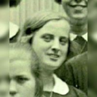 Jeanne Monica Ghislaine Bosch van Drakestein in 1931 op een school in Ubbergen ten oosten van Nijmegen. Bron: Regionaal Archief Nijmegen.