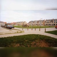 Woningen aan de Muntslag en het speelveld op zondag 1 maart 1992 naar een foto van O.J. Wttewaall. Bron: Regionaal Archief Zuid-Utrecht (RAZU), 353.