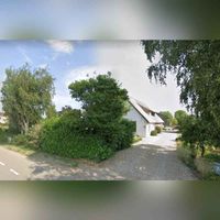 Boerderij aan de Waalseweg nr. 76 in Tull en 't Waal was vanaf de jaren veertig van de negentiende eeuw in het bezit van de familie Van Brienen van de Groote Lindt. Bron: Google Maps Streetview.