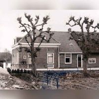't Heerenhuis in 1840 gebouwd in opdracht H.B Nieuwenhuys, toenmalige eigenaar van kasteel Schonauwen. Foto uit 1988/1989 (Schalkwijkseweg 11, heden Granietseen 56 en 58. Foto: O.J. Wttewaall. Bron: RAZU, 033.