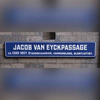 Straatnaambord 'Jacob van Eyckpassage' bij de onderdoorgang van de DOMtoren. Straatnaam vastgesteld door het college van BenW van de gemeente Utrecht op vrijdag 14 juli 2023. Foto: Sander van Scherpenzeel.